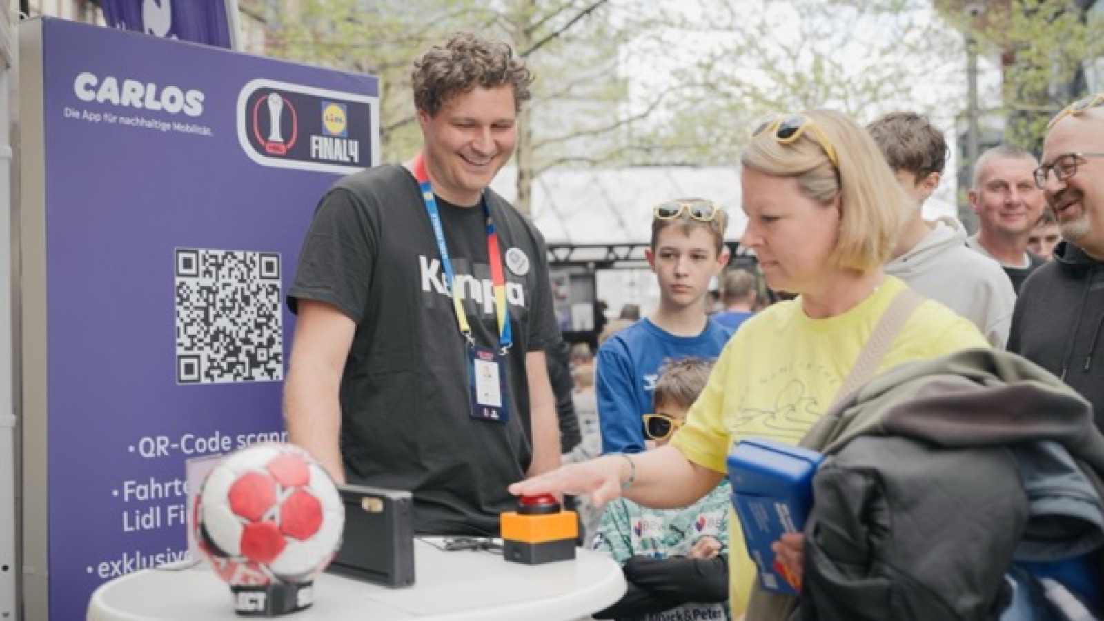 Carlos x Final4 Stand